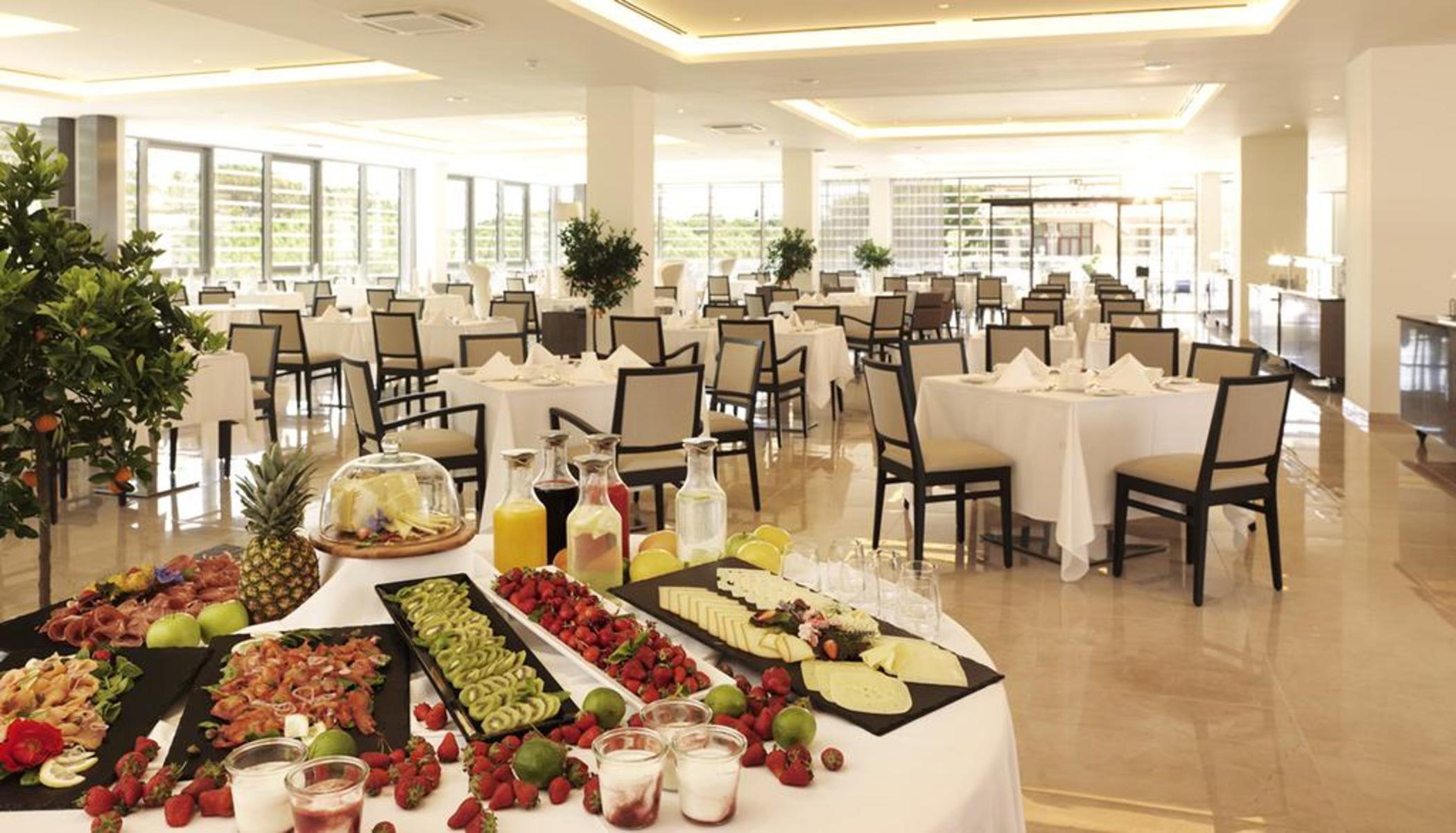Hotel Slovenija - Terme & Wellness Lifeclass Portoroz Ngoại thất bức ảnh A buffet at a hotel