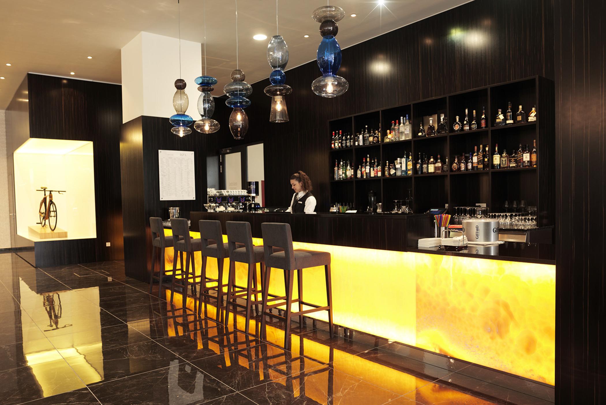 Hotel Slovenija - Terme & Wellness Lifeclass Portoroz Ngoại thất bức ảnh The bar at the lounge