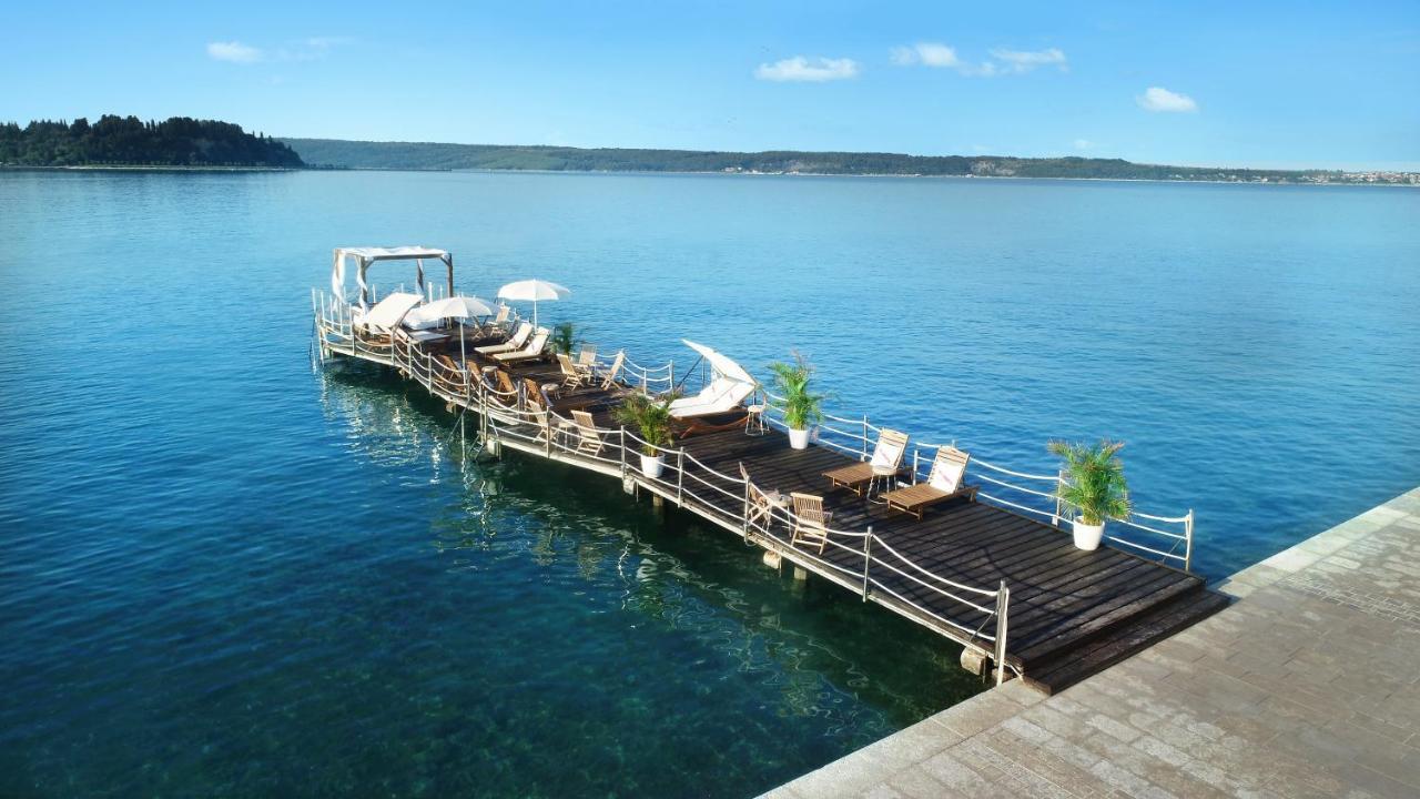 Hotel Slovenija - Terme & Wellness Lifeclass Portoroz Ngoại thất bức ảnh The floating restaurant "La Perla"