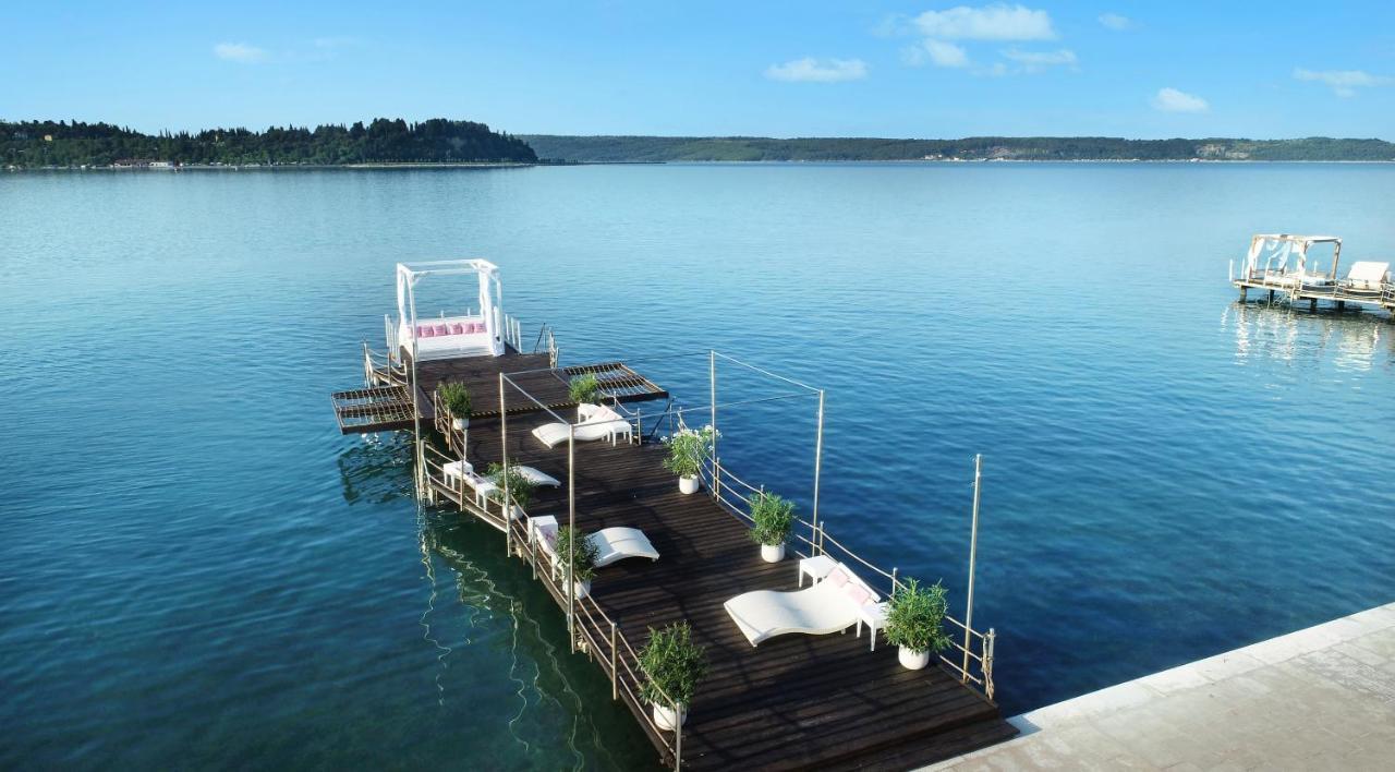 Hotel Slovenija - Terme & Wellness Lifeclass Portoroz Ngoại thất bức ảnh The floating bar on the lake