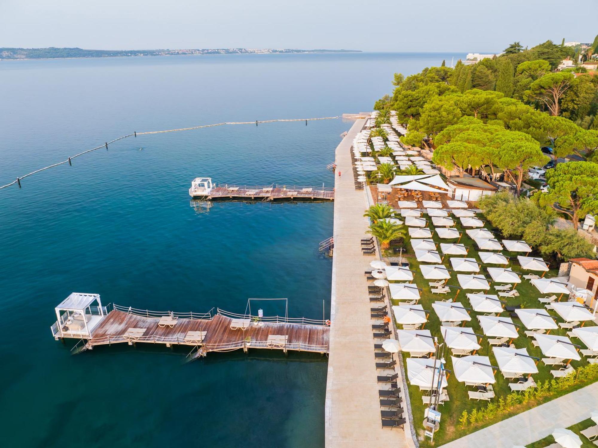Hotel Slovenija - Terme & Wellness Lifeclass Portoroz Ngoại thất bức ảnh Aerial view of the beach