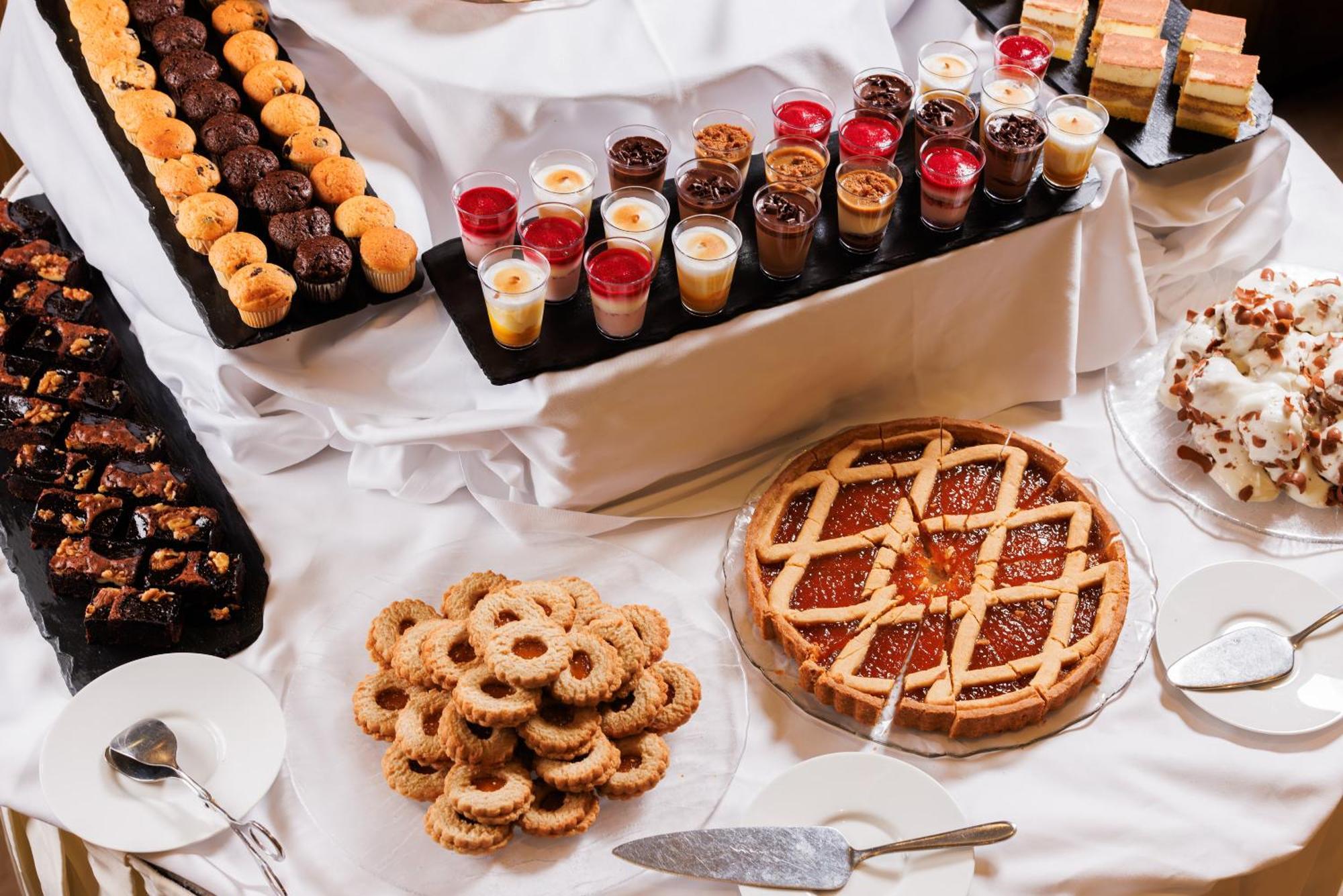 Hotel Slovenija - Terme & Wellness Lifeclass Portoroz Ngoại thất bức ảnh A dessert buffet